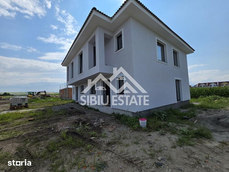 Casă cu 4 camere cu Teren 230 Mp în Central
