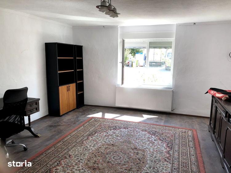 Casă cu 3 camere cu Teren 1438 Mp în Central