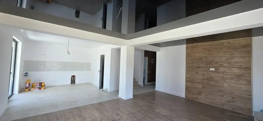 Casă individuală cu 5 camere cu Teren 409 Mp în Vest