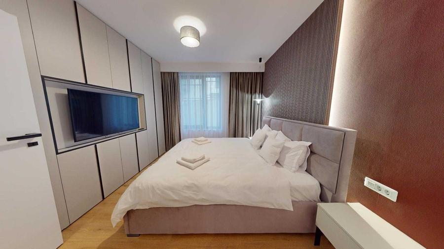 Casă cu 4 camere cu Teren 70 Mp în Exterior Vest