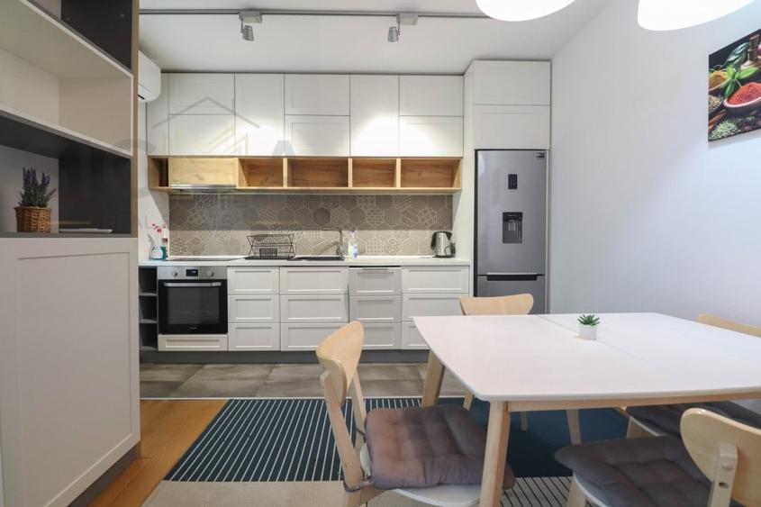 Apartament cu 3 camere semidecomandat, mobilat în Bună Ziua