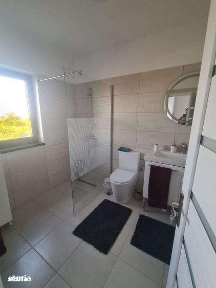 Casă cu 4 camere cu Teren 365 Mp în Cârcea