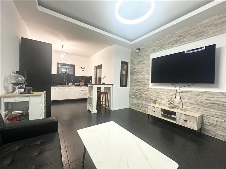 Casă individuală cu 5 camere cu Canalizare în Valu lui Traian