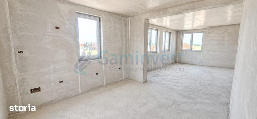 Casă cu 4 camere cu Teren 300 Mp în Sânmartin