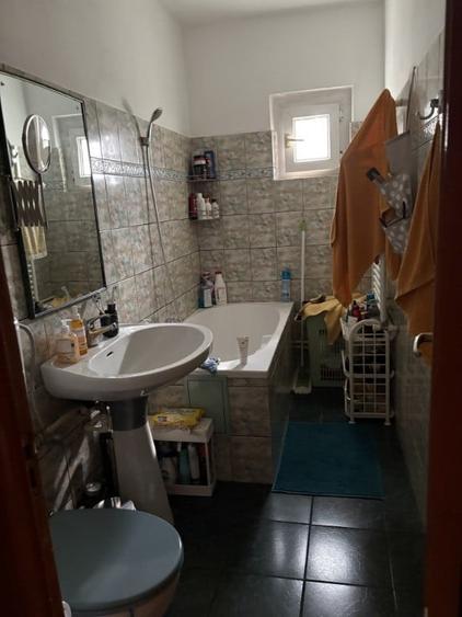 Apartament cu 4 camere decomandat în Central