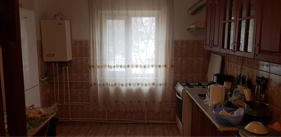 Apartament cu 3 camere decomandat în Islaz