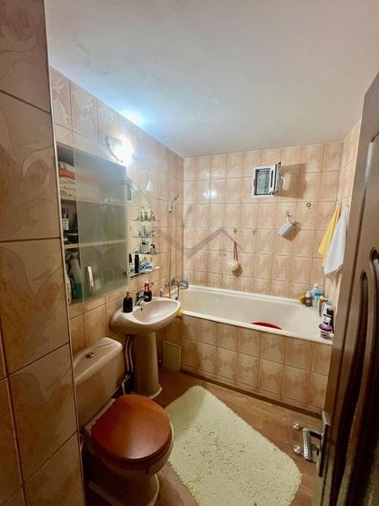 Apartament cu 2 camere decomandat în Nicolina