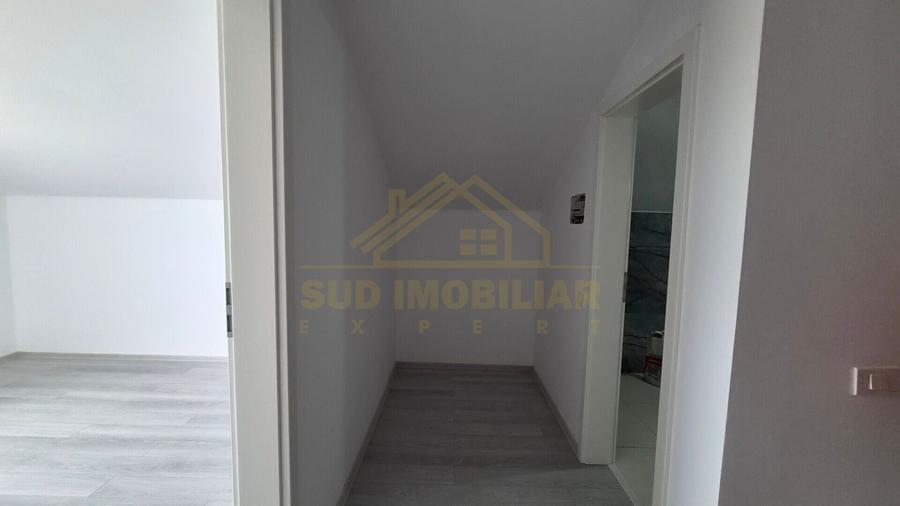 Duplex cu 7 camere cu Canalizare în Central