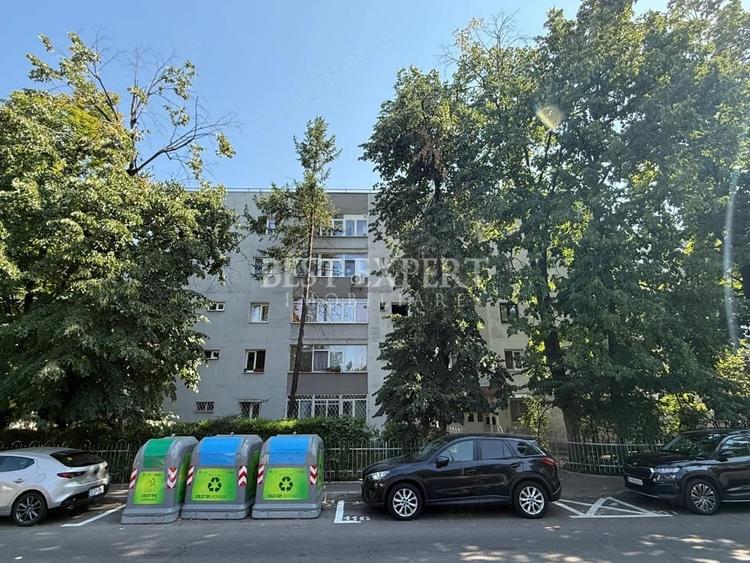 Apartament cu 3 camere decomandat în Titan