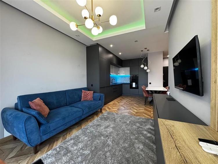 Apartament cu 2 camere semidecomandat, mobilat în Sopor