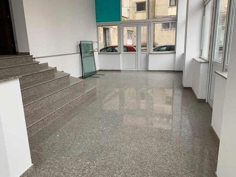 Spațiu comercial, de 500 mp, în Central