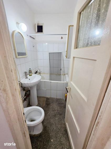 Garsonieră decomandată în Sud