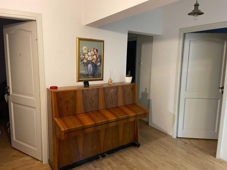 Apartament cu 4 camere decomandat în Lacul Tei