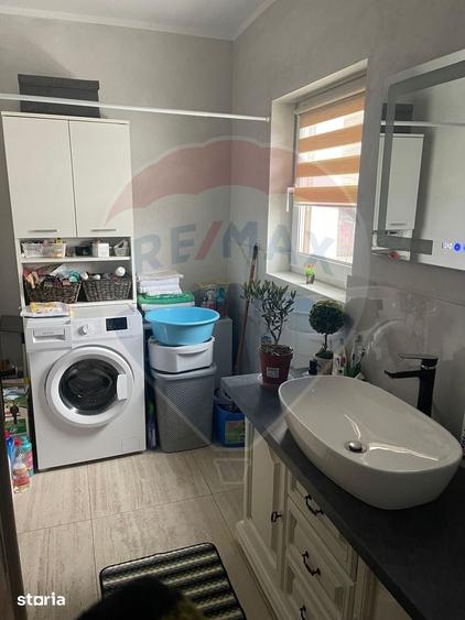 Casă cu 5 camere cu Teren 343 Mp în Central