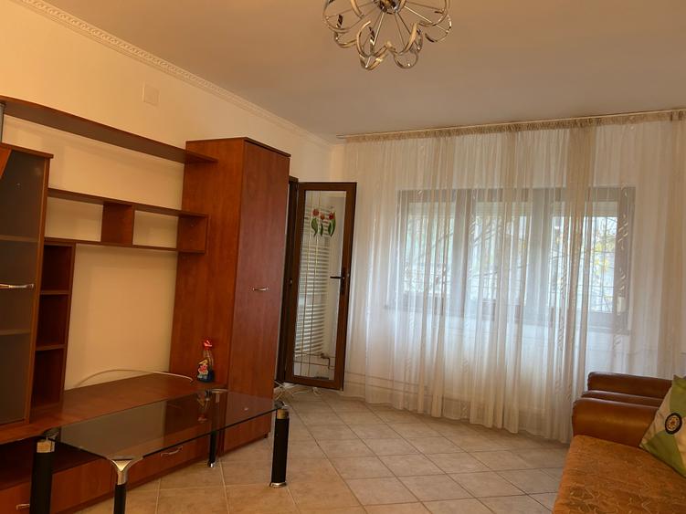 Apartament cu 3 camere decomandat în Beller