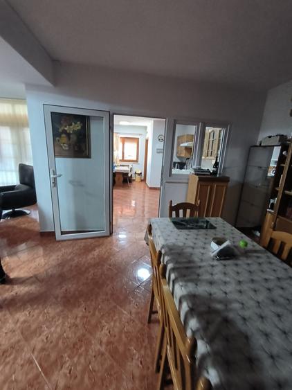 Casă cu 6 camere cu Canalizare în Păulești