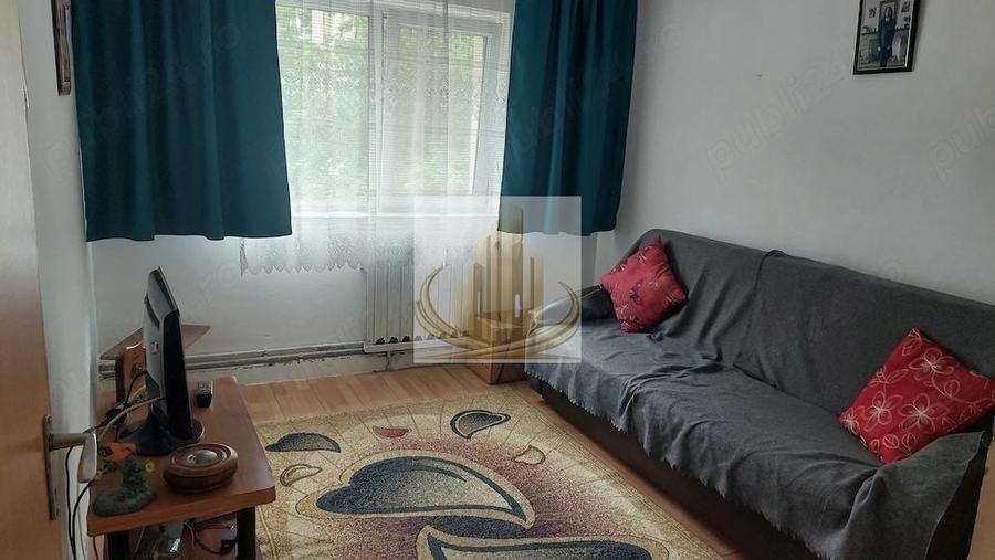 Apartament cu 4 camere decomandat în Lipovei