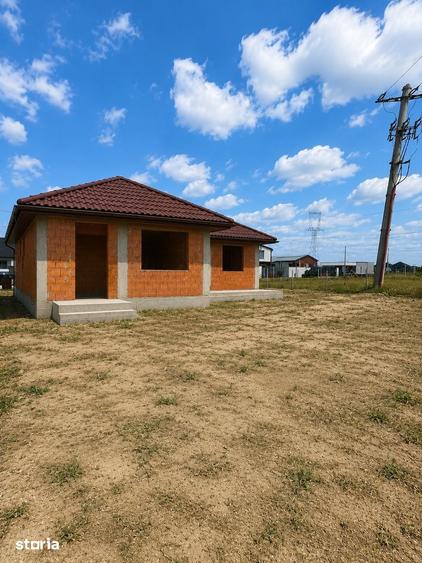 Casă cu 3 camere cu Teren 500 Mp în Sânmartin