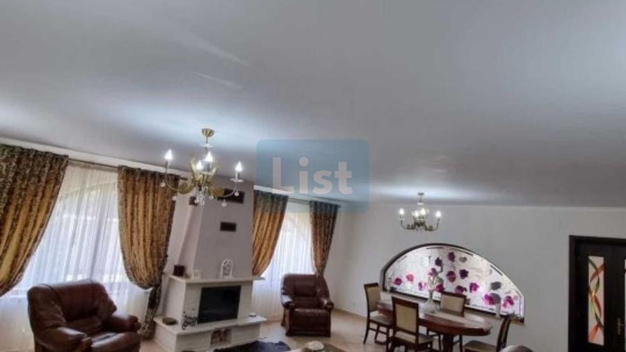 Casă cu 4 camere cu Garaj în Costești