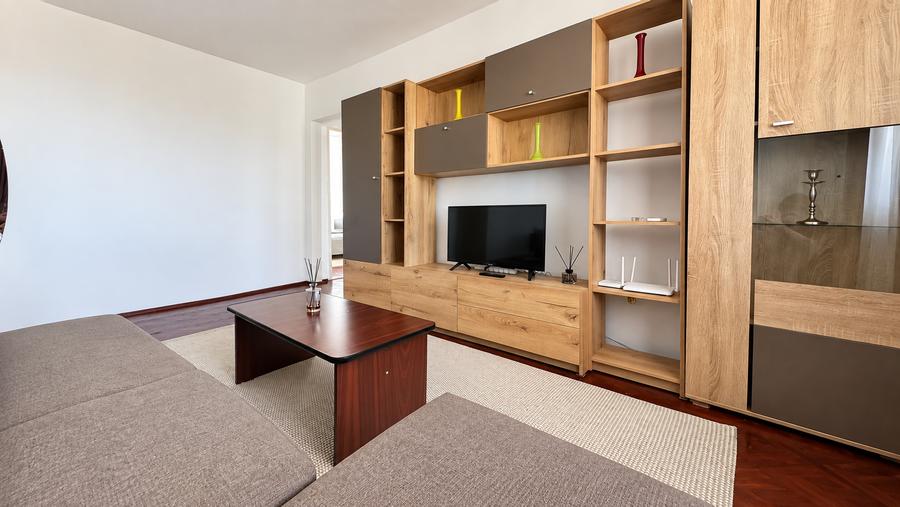 Apartament cu 3 camere semidecomandat în Olimpia-Stadion