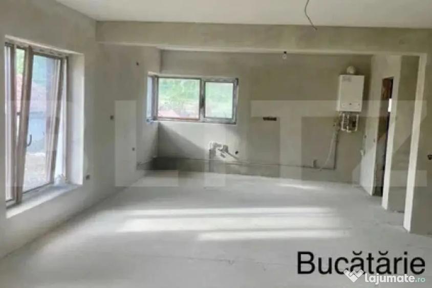 Casă cu 3 camere cu Teren 1354 Mp în Central