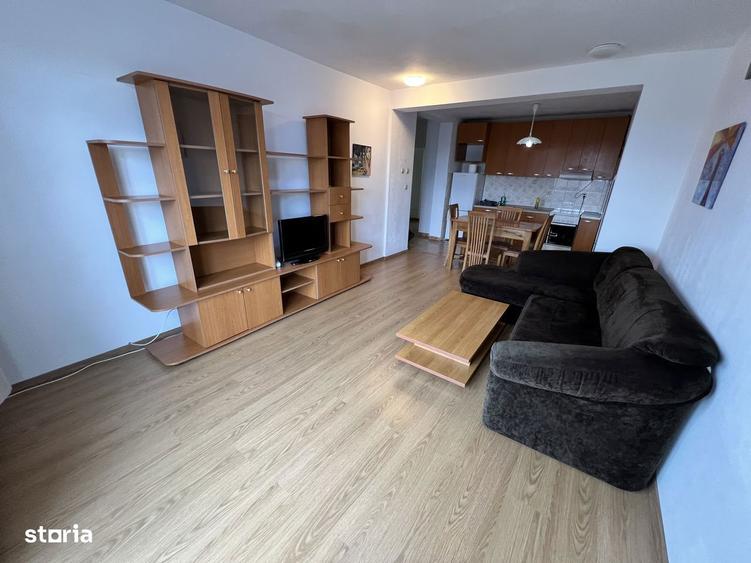 Apartament cu 3 camere semidecomandat, mobilat în Calea Poplăcii