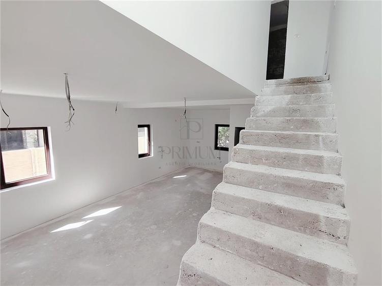 Duplex cu 3 camere cu Canalizare în Albina