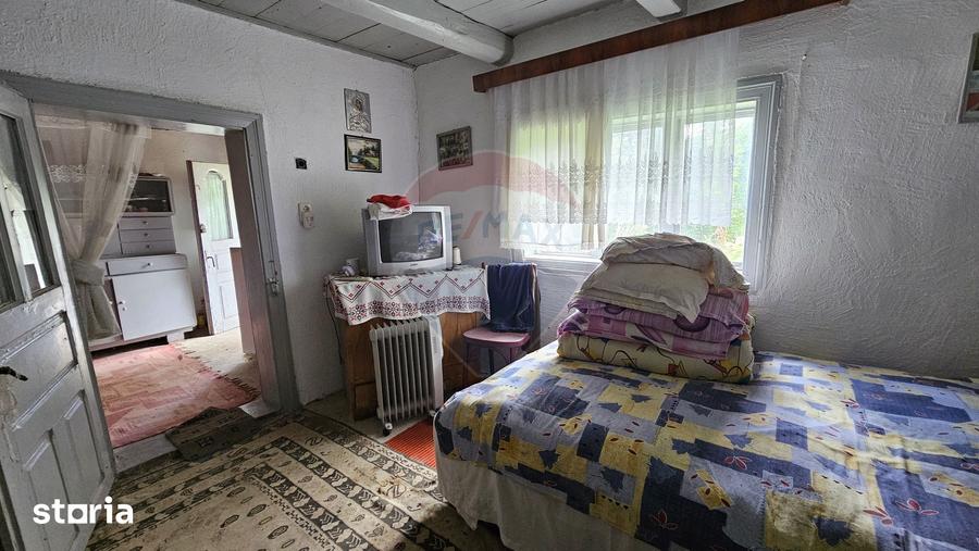 Casă cu 2 camere cu Teren 9200 Mp în Șendriceni