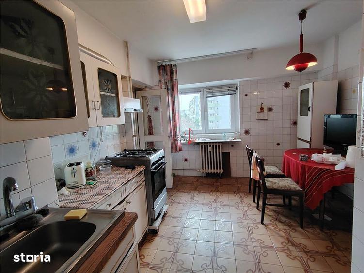Apartament cu 3 camere decomandat în Grivița
