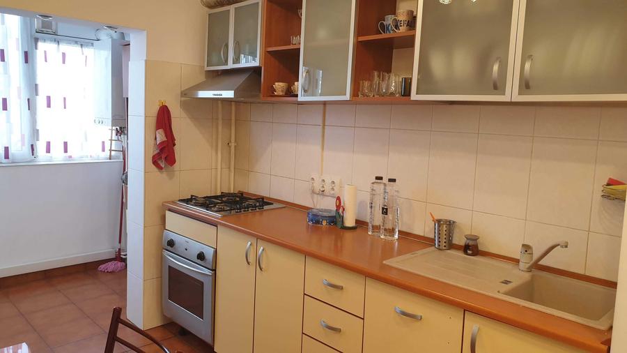 Apartament cu 3 camere decomandat în Rahova