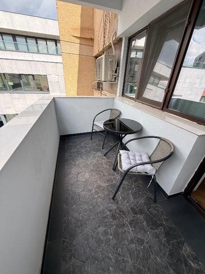 Apartament cu 2 camere semidecomandat, mobilat în Dacia