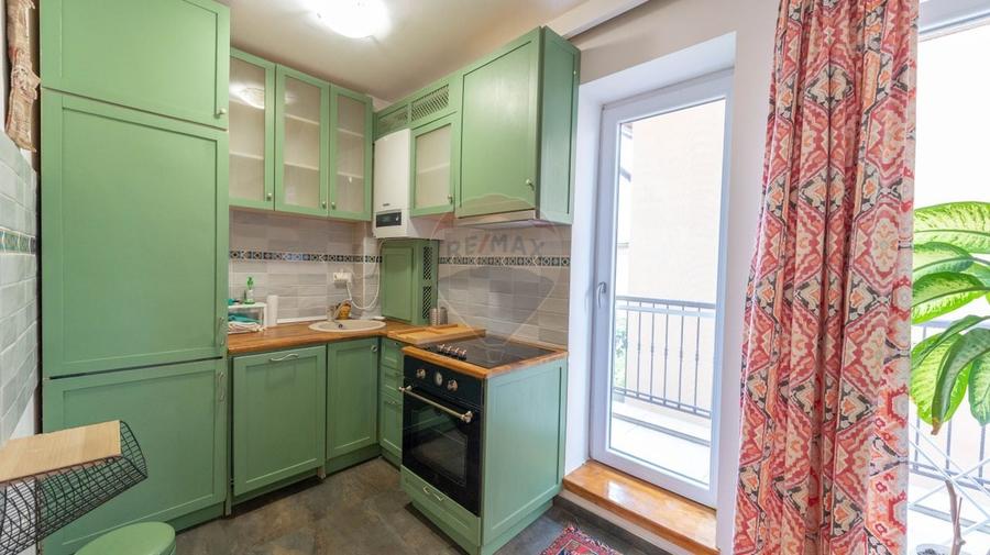 Apartament cu 3 camere semidecomandat, mobilat în Matei Voievod