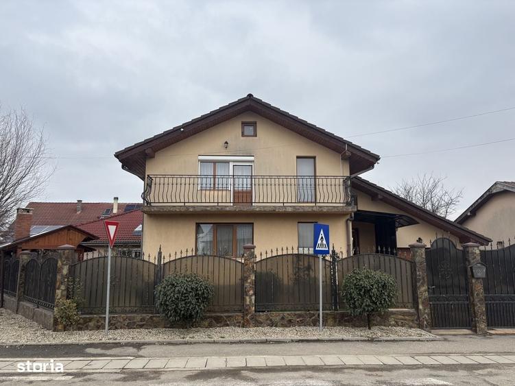 Casă cu 3 camere în Sântandrei