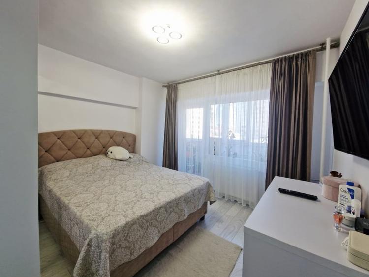 Apartament cu 3 camere decomandat în Obor