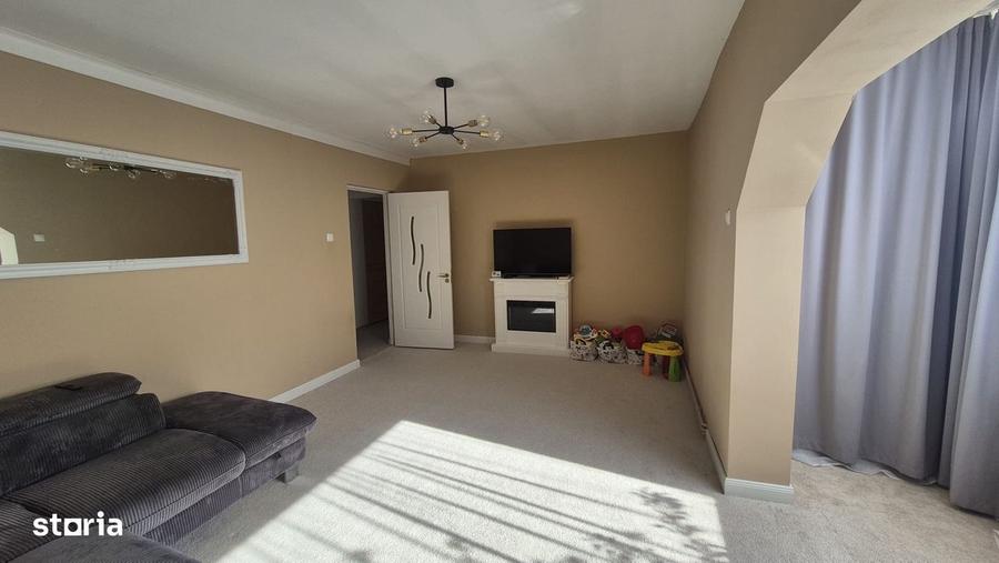 Apartament cu 4 camere decomandat în Central
