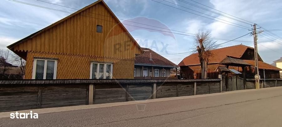 Casă cu 4 camere cu Teren 3409 Mp în Șcheia