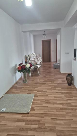 Apartament cu 2 camere semidecomandat în Mihai Bravu