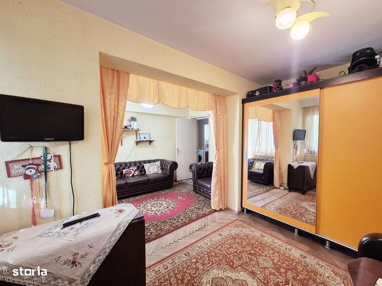Apartament cu 3 camere semidecomandat în Mărăței