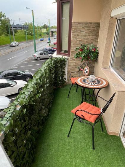 Apartament cu 2 camere decomandat în Florilor