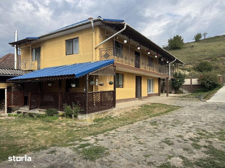 Casă cu 6 camere cu Teren 1000 Mp în Central