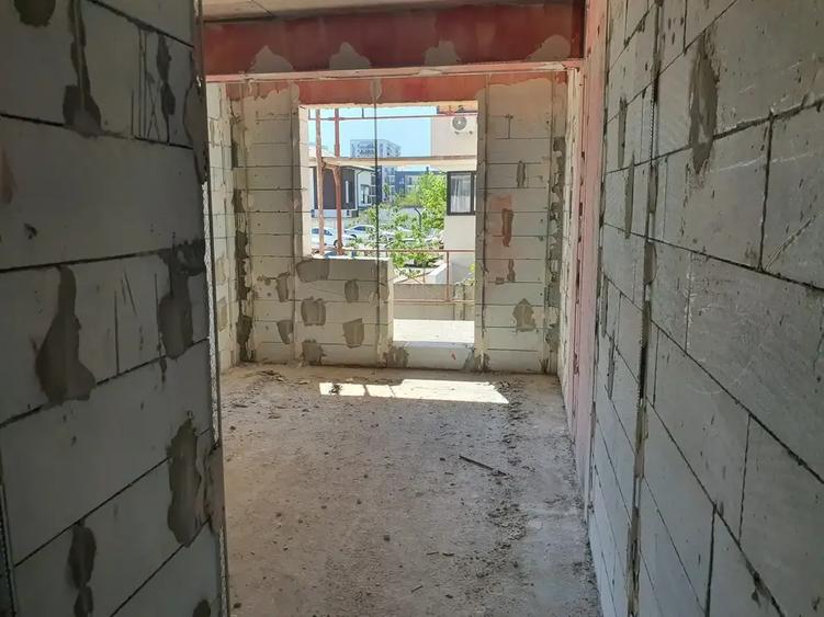 Apartament cu 2 camere decomandat în Titan