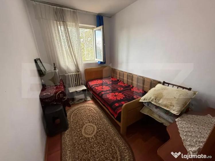 Apartament cu 3 camere semidecomandat în Central