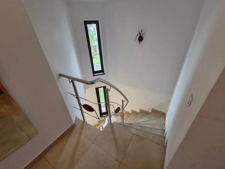 Casă individuală cu 4 camere cu Teren 504 Mp în Domnești