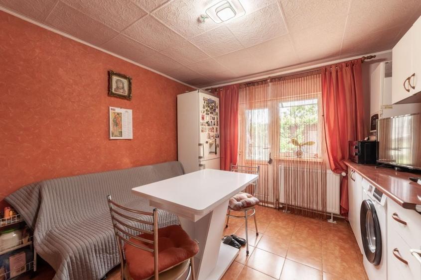 Casă individuală cu 3 camere cu Canalizare în Geamăna
