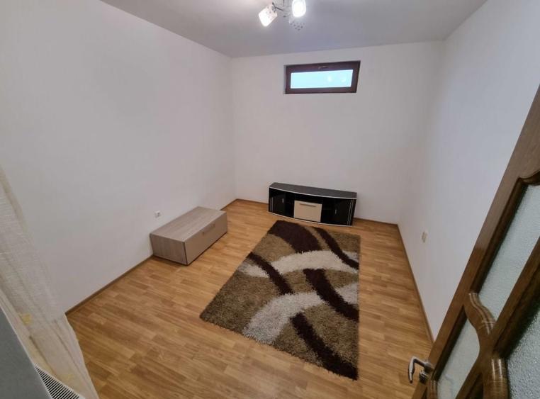 Casă cu 4 camere cu Teren 100 Mp în Central