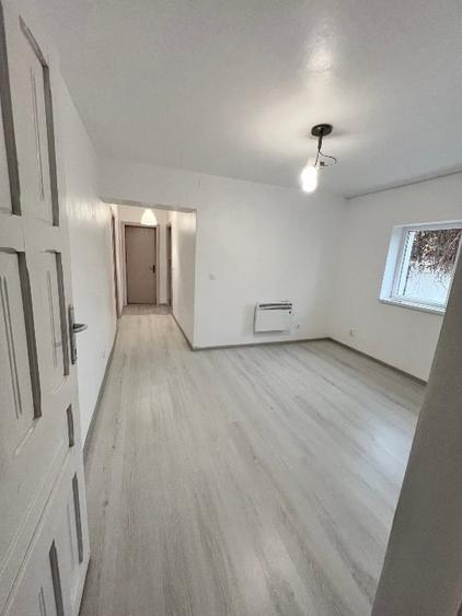 Casă individuală cu 5 camere cu Canalizare în Stoenești
