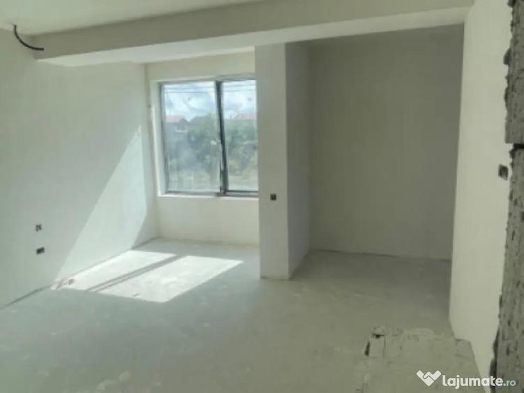 Casă cu 5 camere cu Teren 394 Mp în Agigea