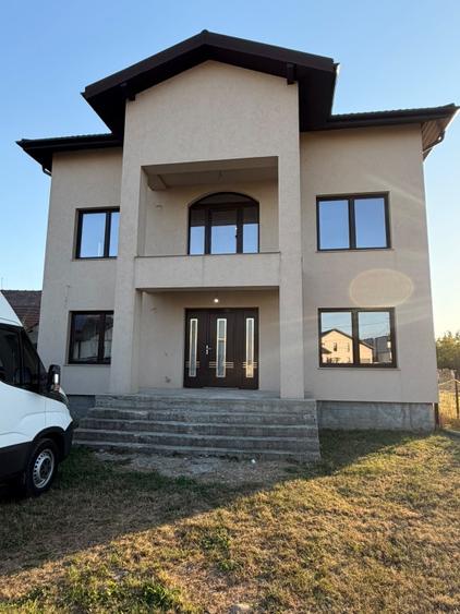 Casă individuală cu 4 camere cu Canalizare în Strejnicu