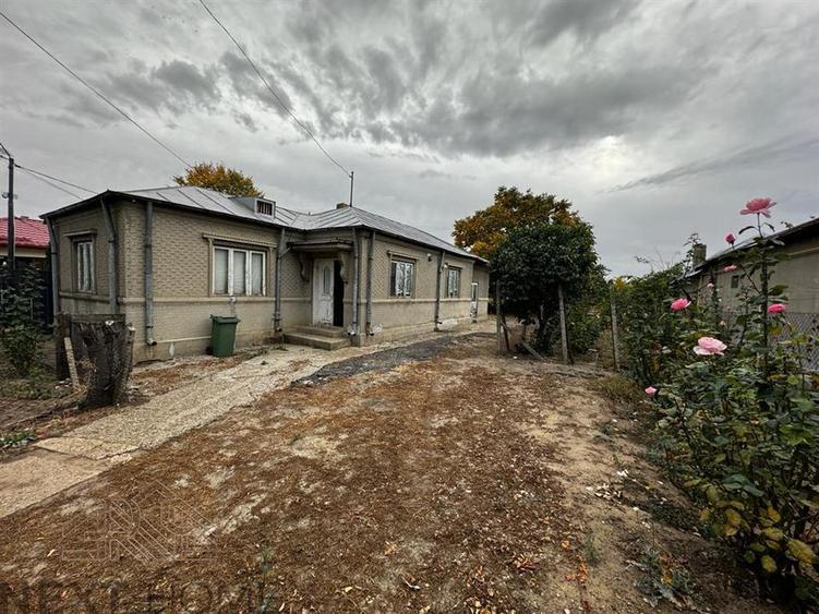 Casă individuală cu 4 camere cu Canalizare în Central