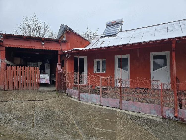 Casă cu 3 camere cu Teren 1312 Mp în Central